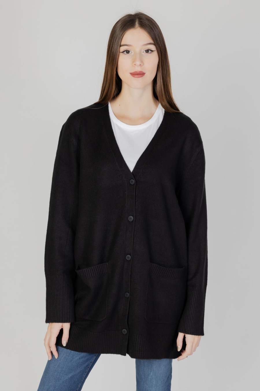 Donna Street One | Cardigan Street One Long Buttoned Nero