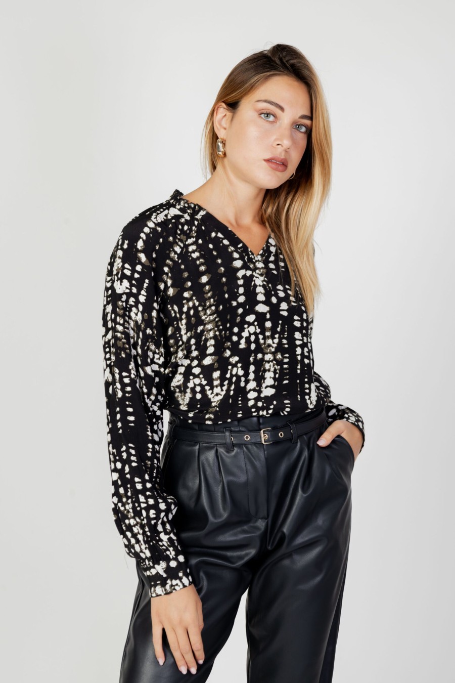 Donna Jacqueline de Yong | Bluse Manica Lunga Jacqueline De Yong Jdyjackson L/S V-Neck Top Wvn Exp Nero